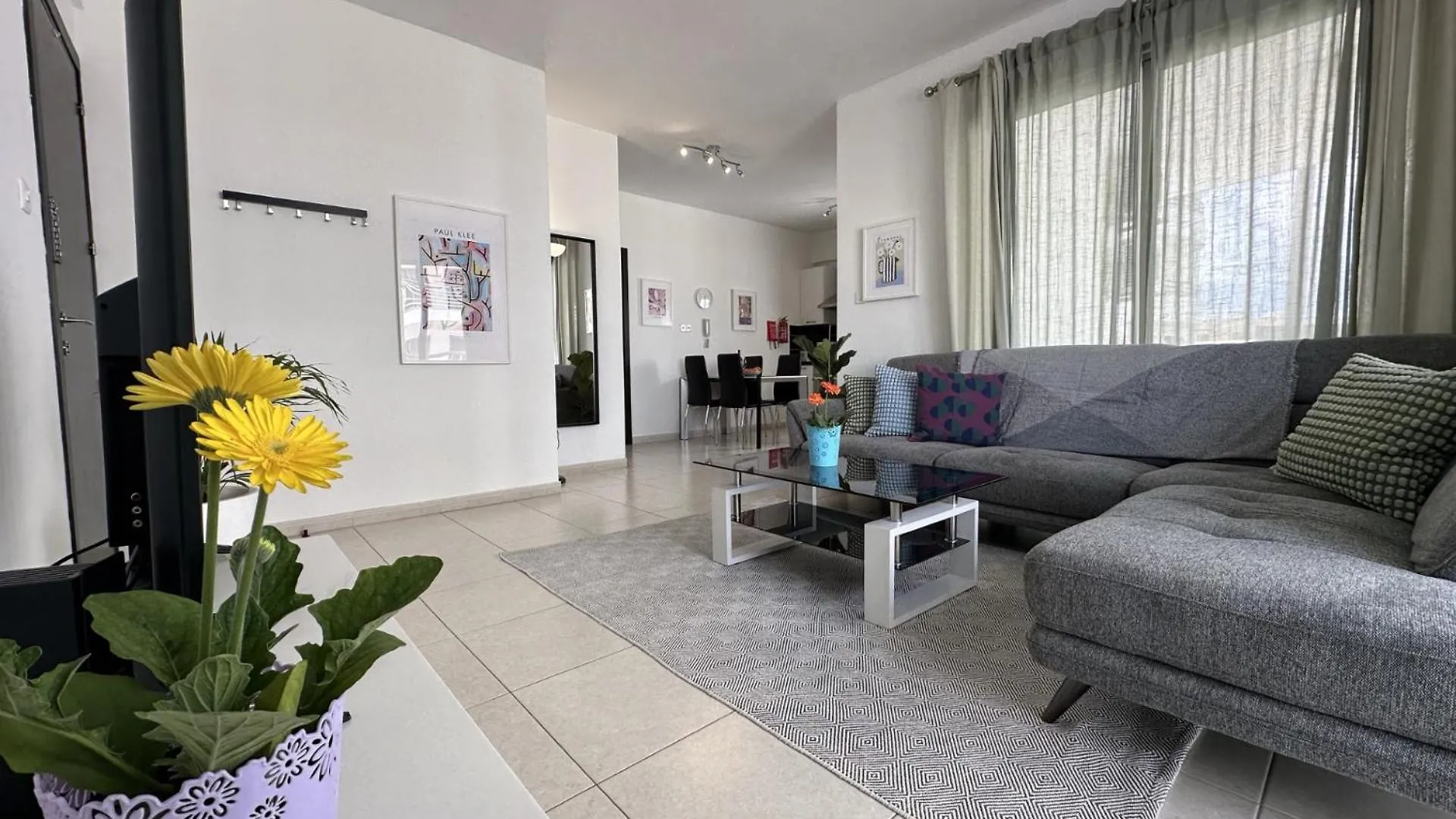 Elegant & Central Two Bedroom Flat Larnaca 0*,